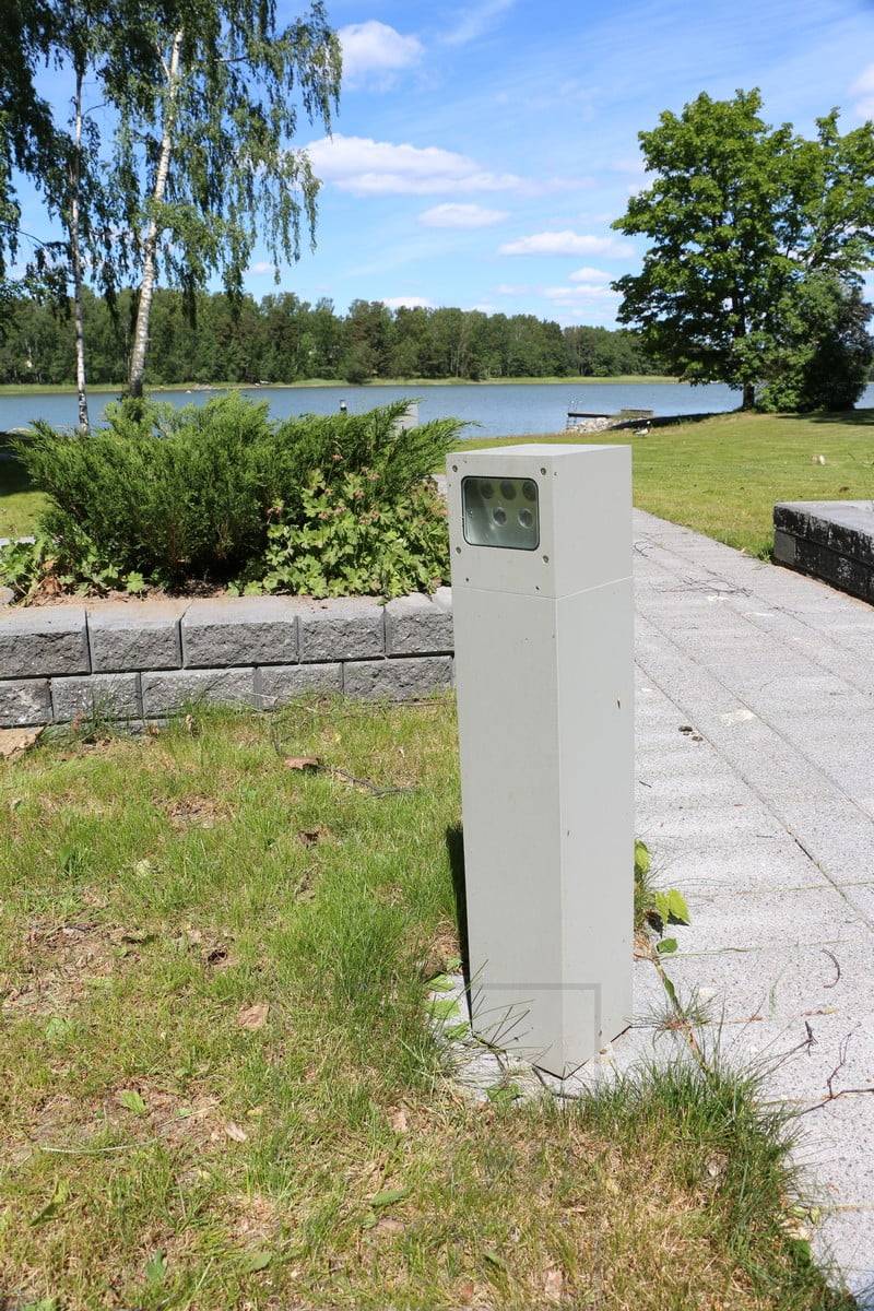 Le modèle PILARI CUBIC 2 bidirectionnel est idéal pour l'éclairage des allées, des plantations et des terrasses. Ledstore.fi